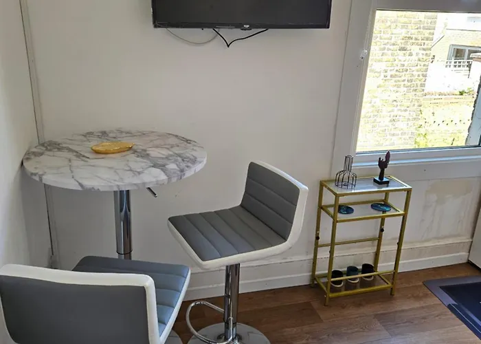 Tiny Studio, 30 Min To St. Pancras, North London